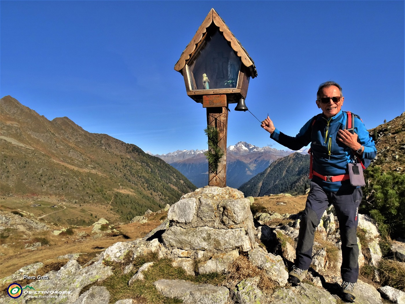 02 Al Passo di Dordona (2061 m) con vista in Val Madre e sul Disgrazia.JPG